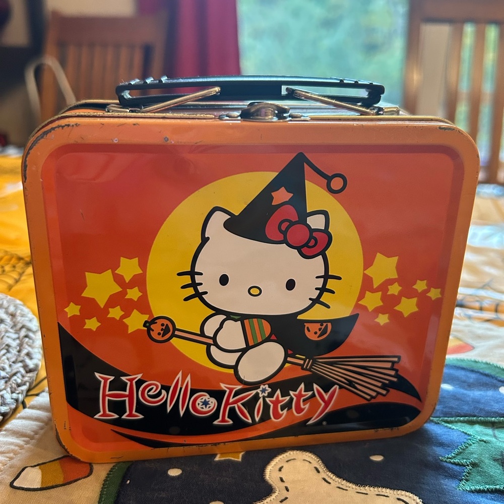Hello kitty Halloween tin